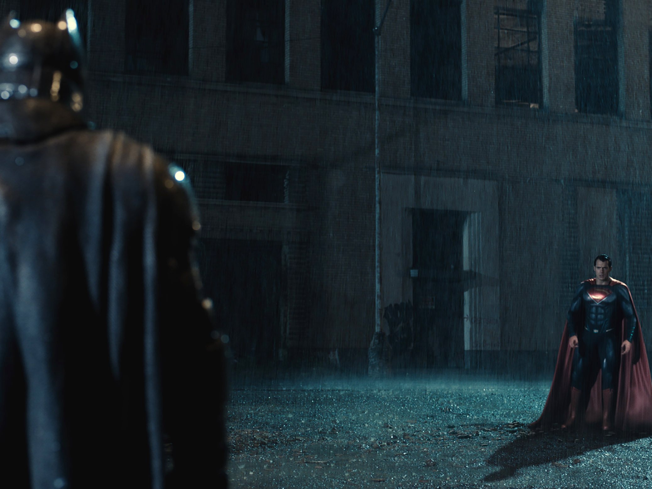 First Look At Henry Cavill As Clark Kent in 'Batman v Superman' - Dark  Knight News