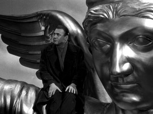 Five visual themes in Wings of Desire – Wim Wenders’ immortal film about watching - image
