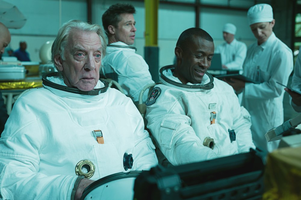 Donald Sutherland as Colonel Pruitt and Sean Blakemore as Willy Levant