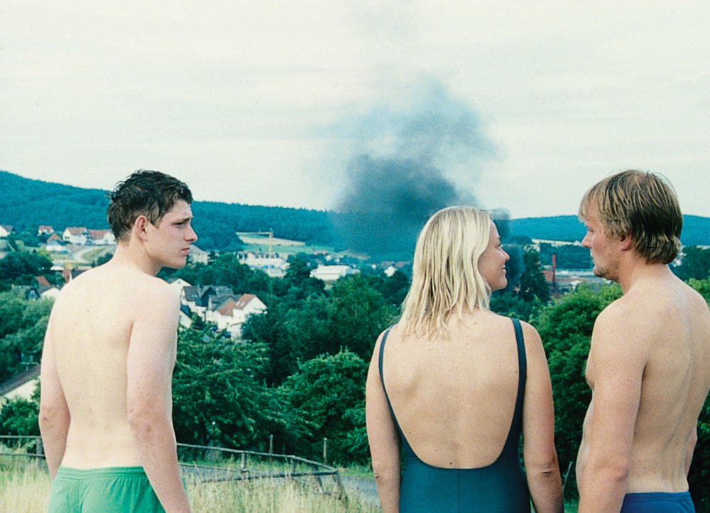 Lennie Burmeister&lt;span&gt; as &lt;/span&gt;Paul, Trine Dyrholm&lt;span&gt; as &lt;/span&gt;Lene and Devid Striesow&lt;span&gt; as &lt;/span&gt;Max in Bungalow