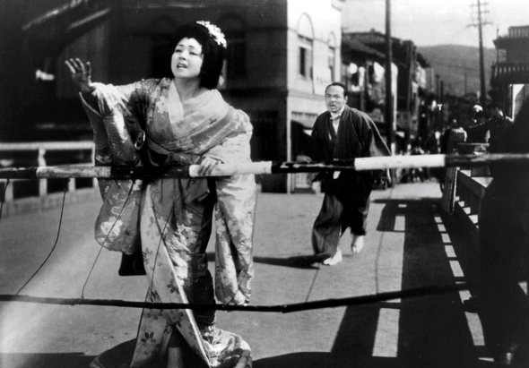 Kyo as Kimicho in Clothes of Deception (Itsuwareru seiso, 1951)