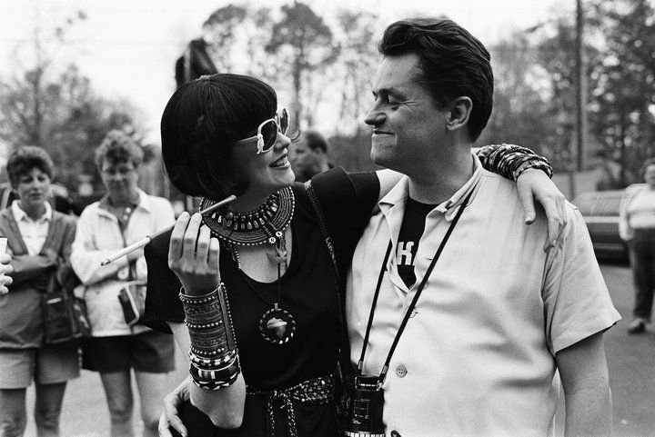 Melanie Griffith and director Jonathan Demme on location for Something Wild (1986)