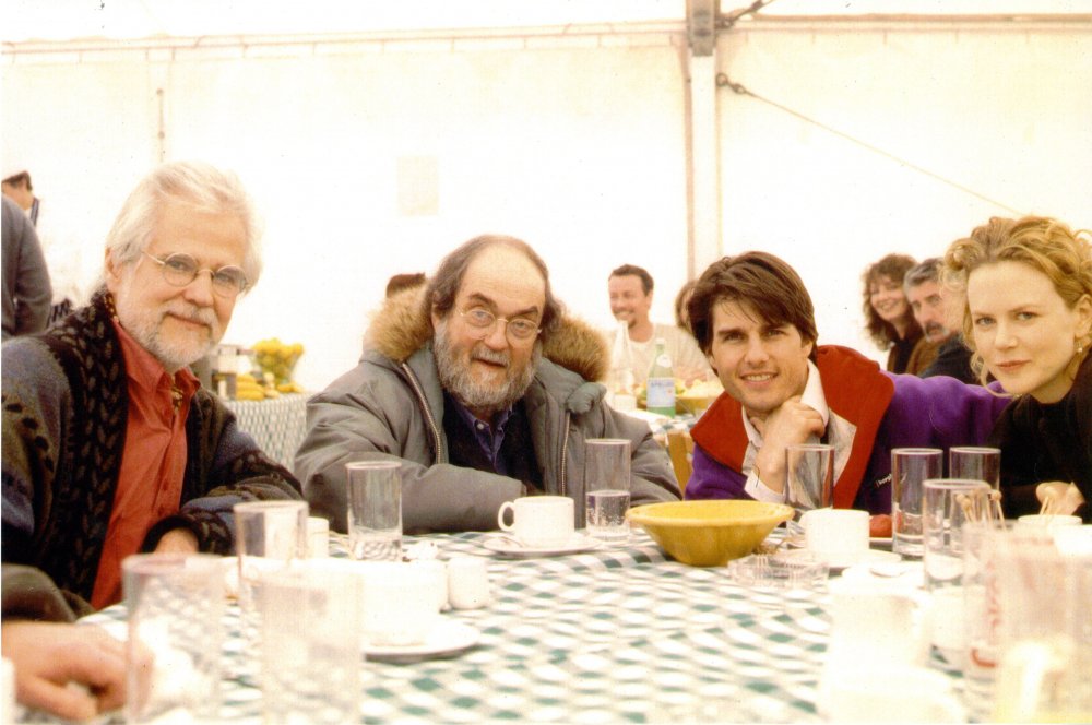 Stanley Kubrick with producer Jan Harlan, Tom Cruise and Nicole Kidman during production of Eyes Wide Shut (1999)