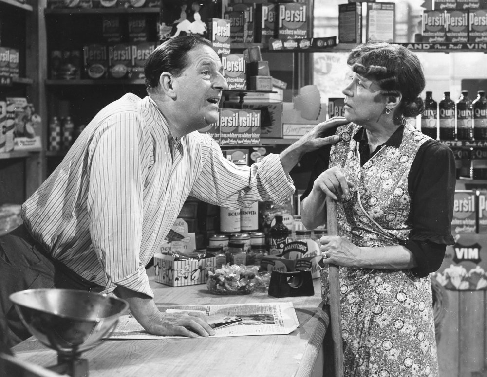 Stanley Holloway and Kathleen Harrison in The Happy Family (1952)