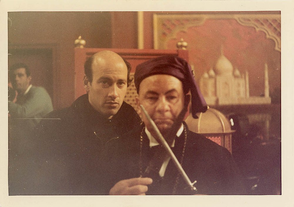 This photograph shows Lester and actor Leo McKern during the shooting of the Indian restaurant scene. In this scene, Clang (Leo McKern) and High Priestess Ahme (Eleanor Bron) attempt to retrieve their sacrificial ring from Ringo