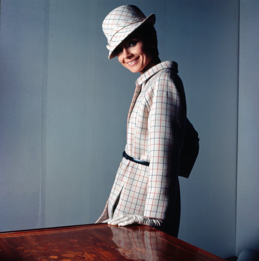 Remember Audrey Hepburn - Fashion Romance and Elegance