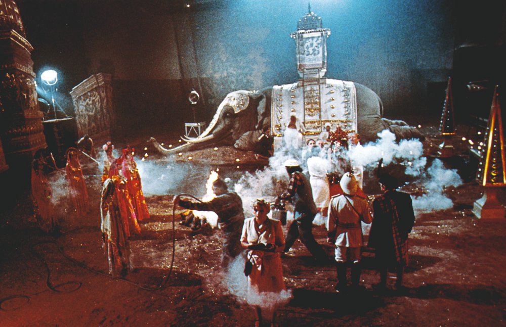 In Intervista (1987), Fellini restaged his visit to Cinecitt&amp;agrave; in the 1930s