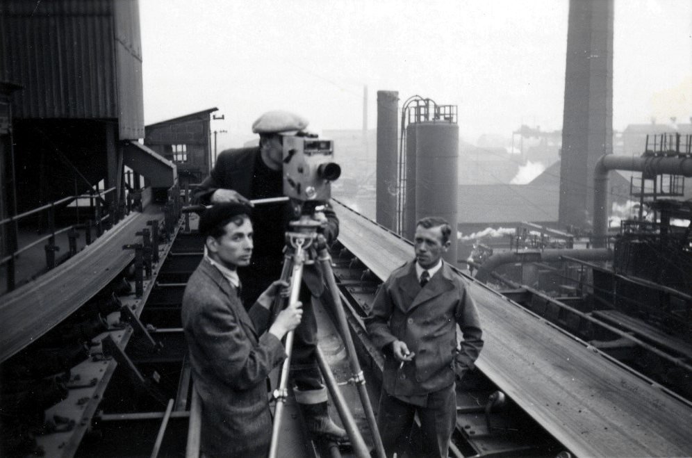 Walter Lassally shooting the short documentary Three Installations (1952) with Lindsay Anderson