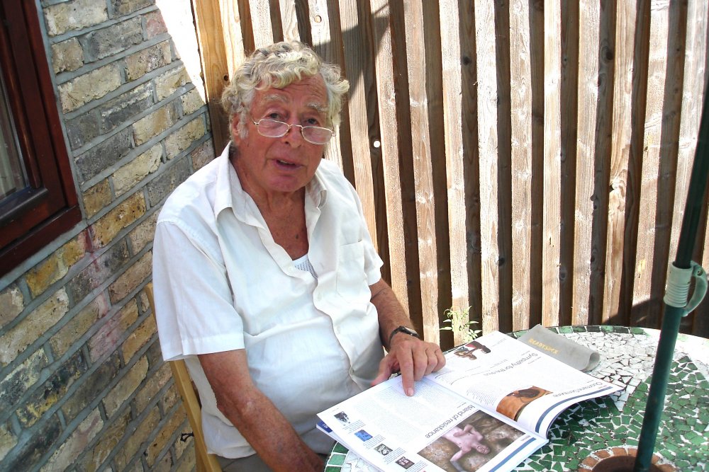 Walter Lassally reading Sight &amp; Sound in London in September 2007