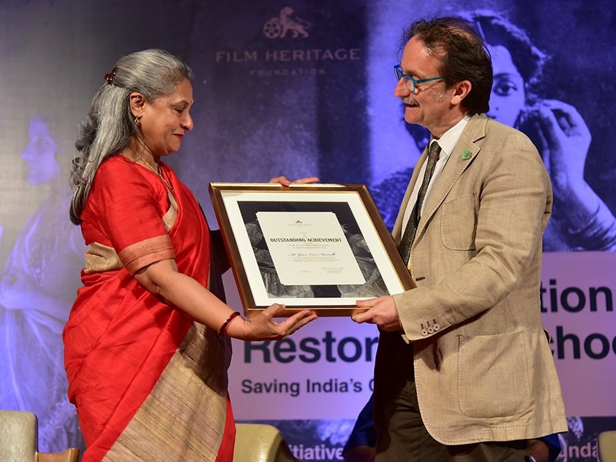 Politician-actress Jaya Bachchan gives the award of Outstanding Achievement to Gianluca Farinelli, Head of the Bologna Film Archive