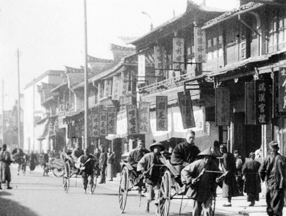 Nankin Road, Shanghai (1901)