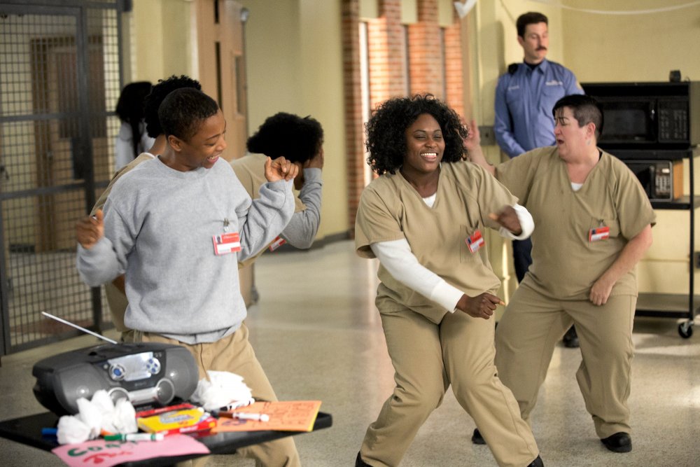 Poussey and Taystee dancing
