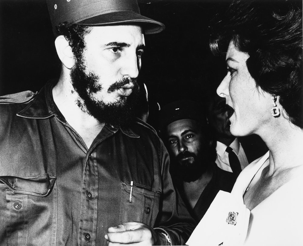 Maureen O&#039;Hara with Fidel Castro on the set of Our Man in Havana (1959)