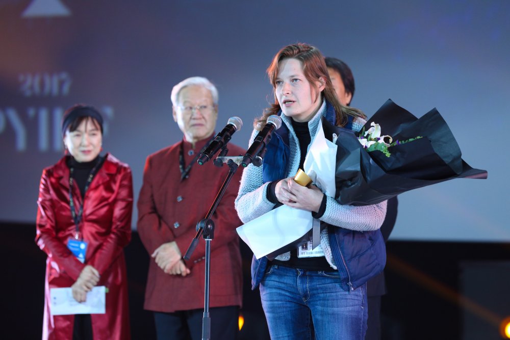 Elizaveta Stishova wins the best film award at the Pingyao International Film Festival