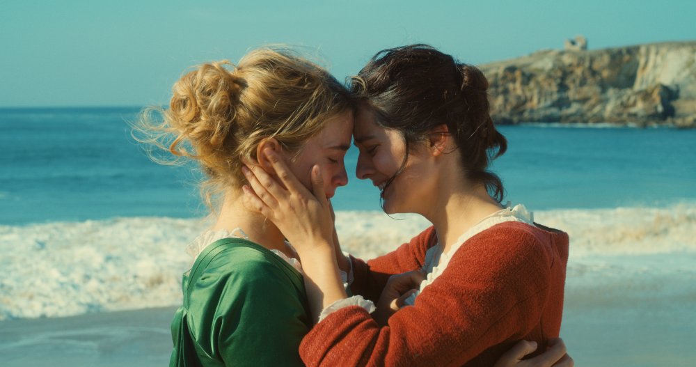Ad&amp;egrave;le Haenel as H&amp;eacute;lo&amp;iuml;se and No&amp;eacute;mie Merlant as Marianne in Portrait of a Lady on Fire