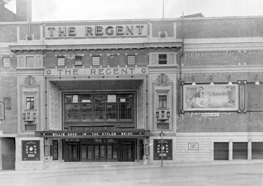 38 Pictures Showing How British Cinemas Have Changed In The Past 100 ...