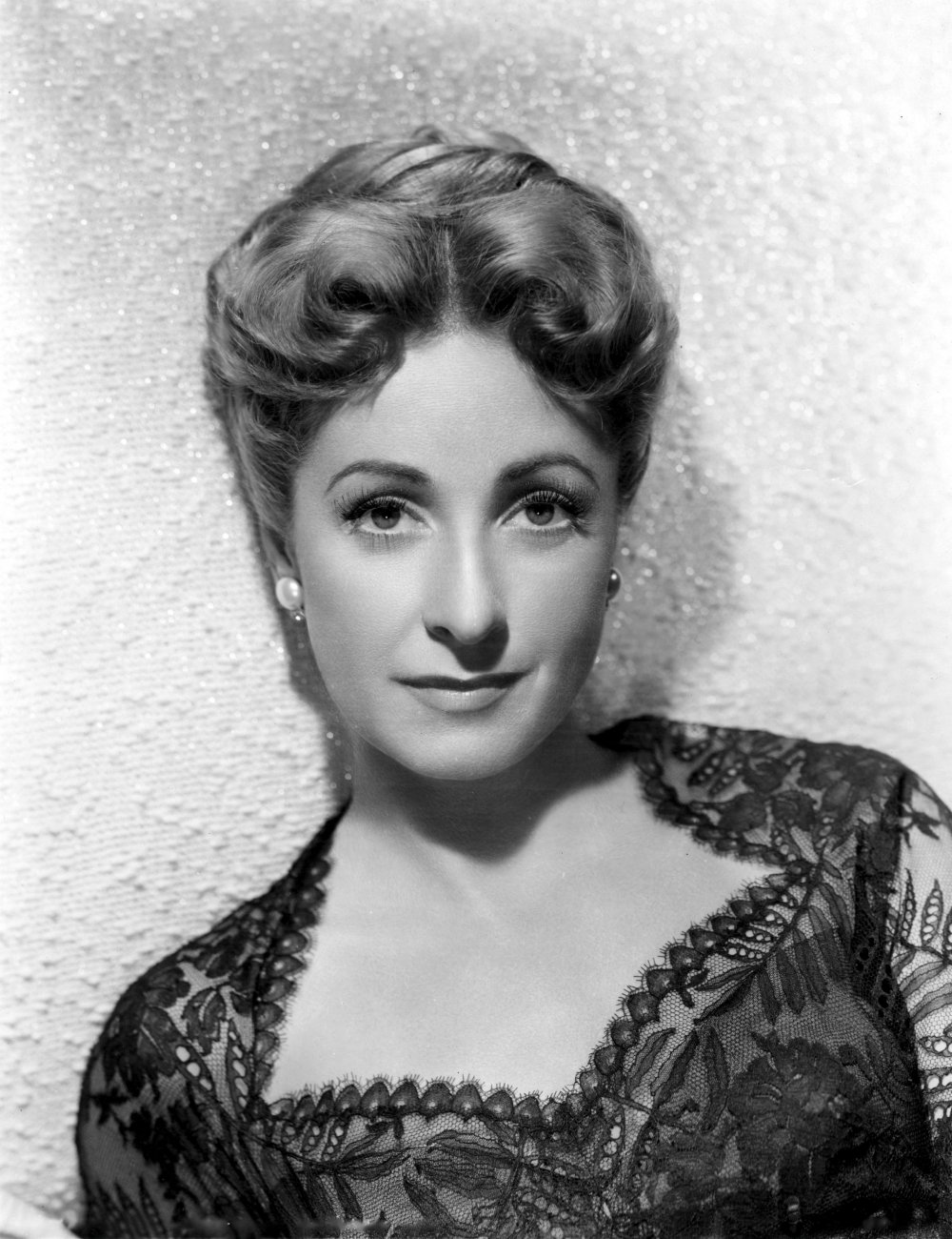 Danielle Darrieux: from pre-war modernity to the epitome.