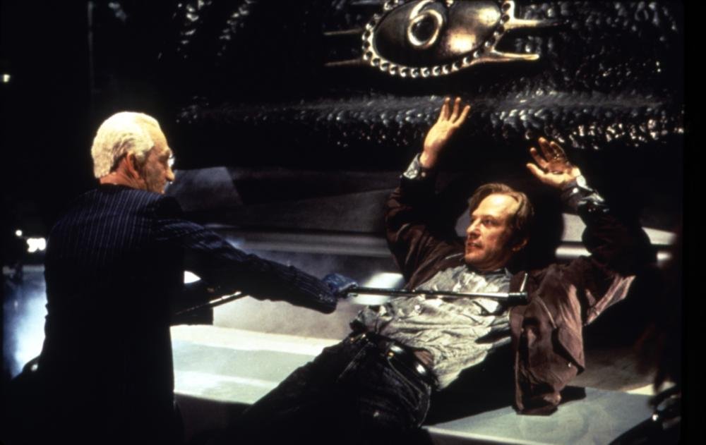 Guignol excess: Robert Englund and Ted Levine in The Mangler (1995)