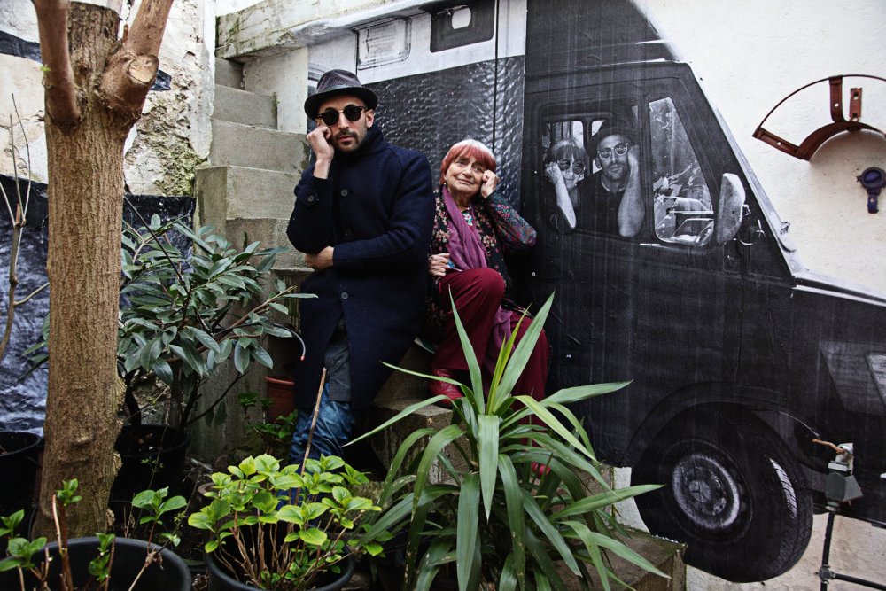 Agn&amp;egrave;s Varda and JR hit the road in Faces Places (2017)