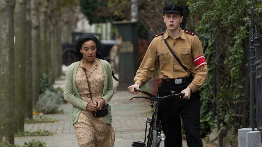 Amandla Stenberg as Leyna and George MacKay as Lutz in Where Hands Touch
