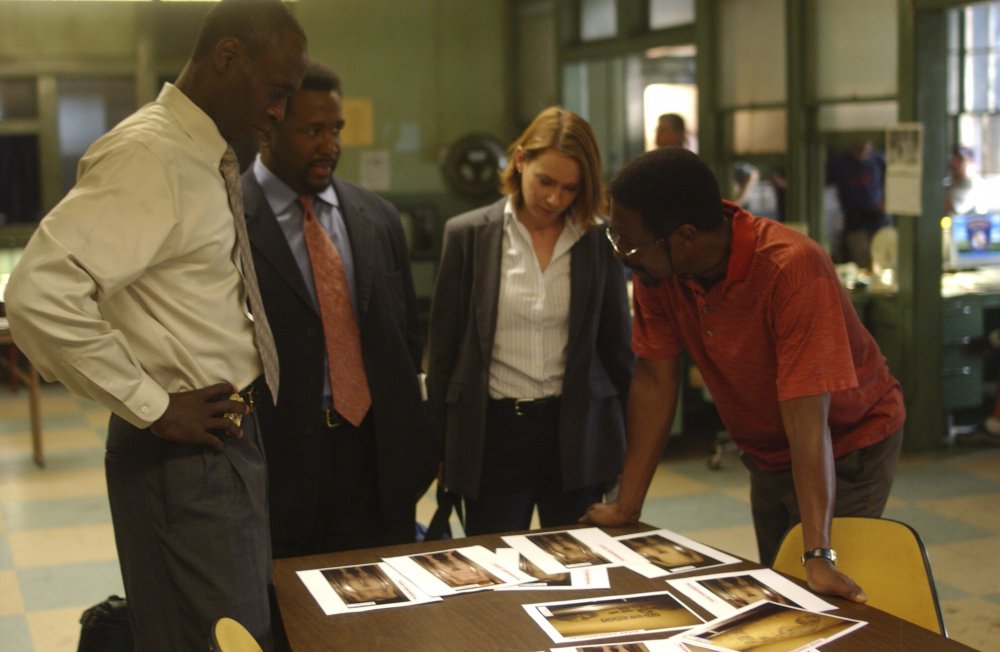 Lieutenant Cedric Daniels (Lance Reddick) with Bunk, Beadie Russell and Lester Freamon in season two