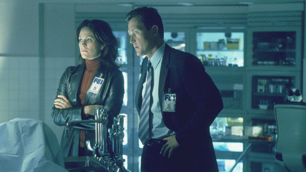 Annabeth Gish as Monica Reyes and Robert Patrick as John Doggett in season six of The X-Files